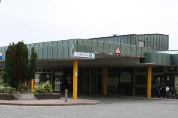 Photo of the entrance to Halton Hospital. 