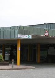 Photo of the entrance to Halton Hospital. 